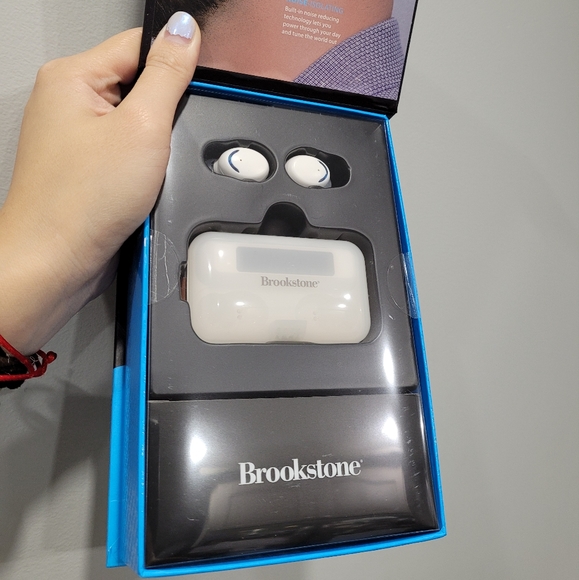 NEW Brookstone Touchpower TWS Earbuds and Powerbank - Picture 4 of 5